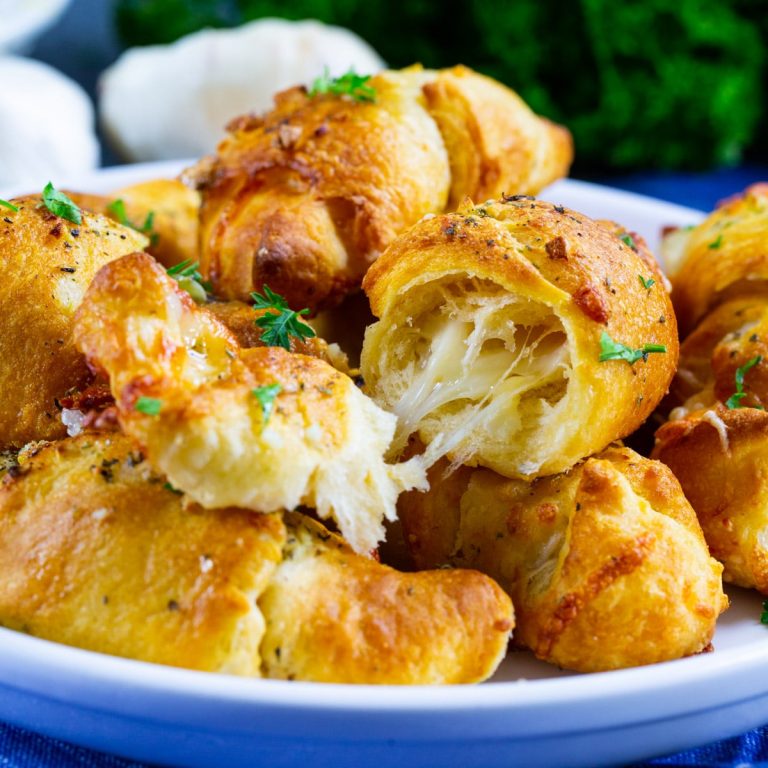 Cheesy Garlic Crescent Rolls 